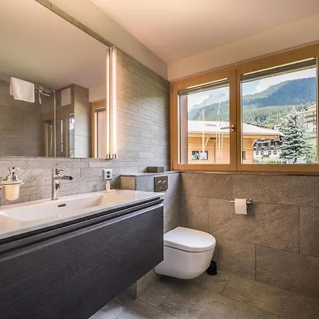 Breithorn Apartment, Eiger North Face View Lägenhet *